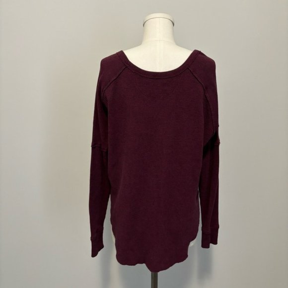 Aritzia TNA Alder Thermal Long Sleeve Waffle Knit Relaxed Fit Top Burgundy Small - Picture 11 of 16